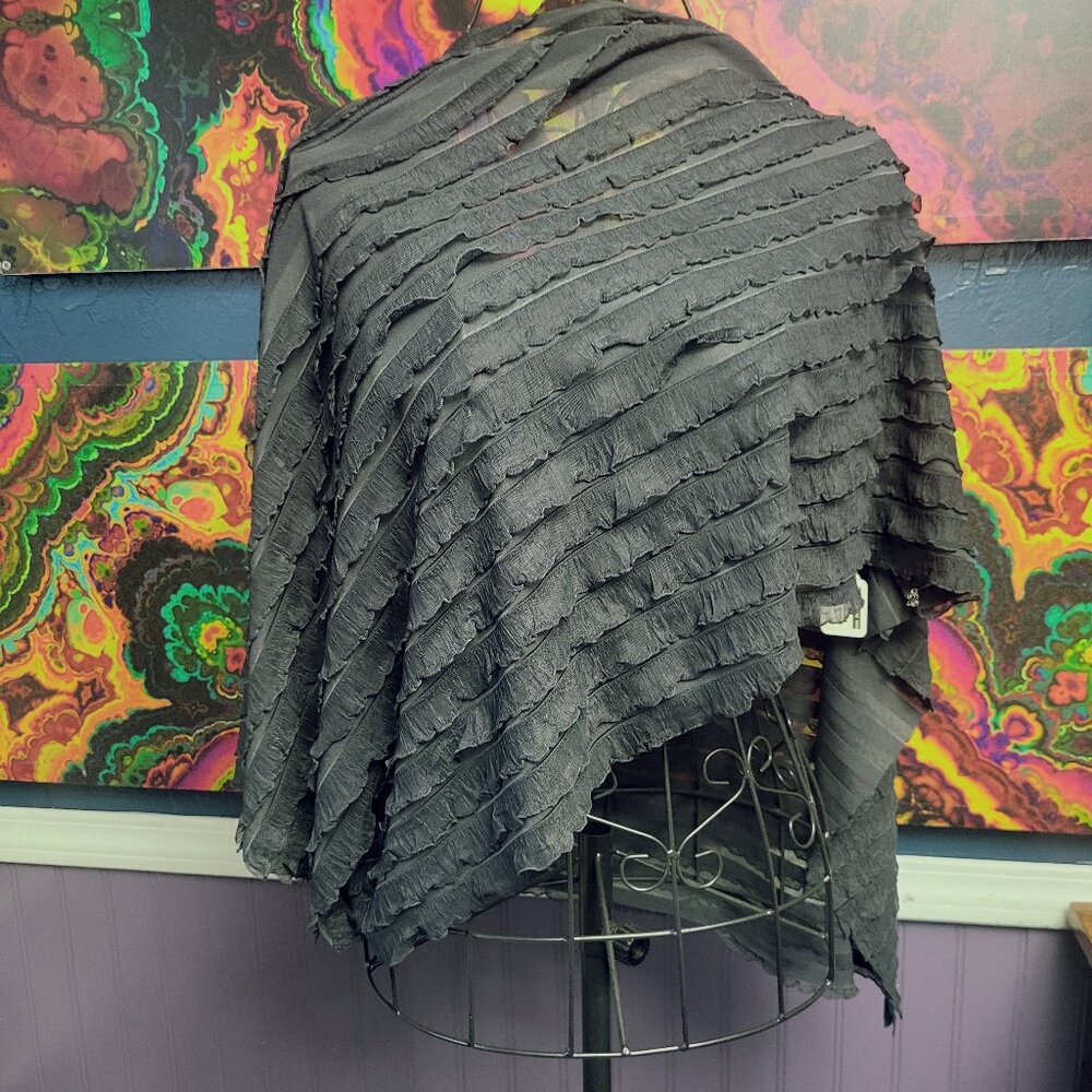 Infinity Scarf ~ OSFA  ~ Ruffles ~ Excellent Condition - Picture 2 of 5